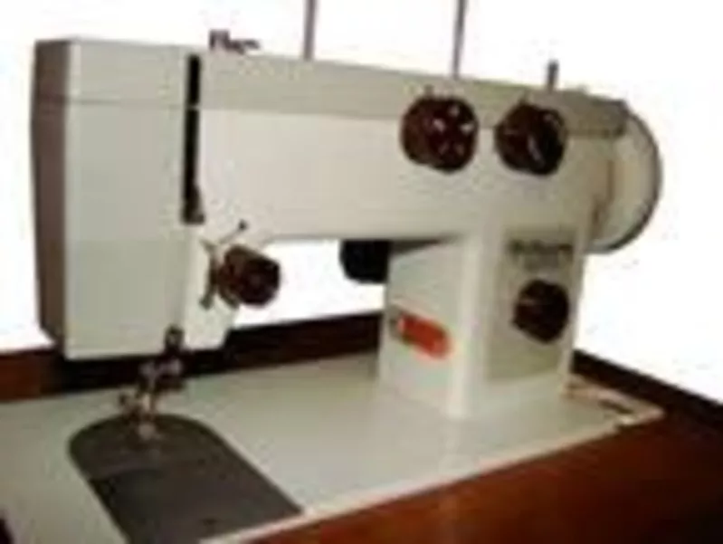Продаю новую швейную машинку Подольск 143